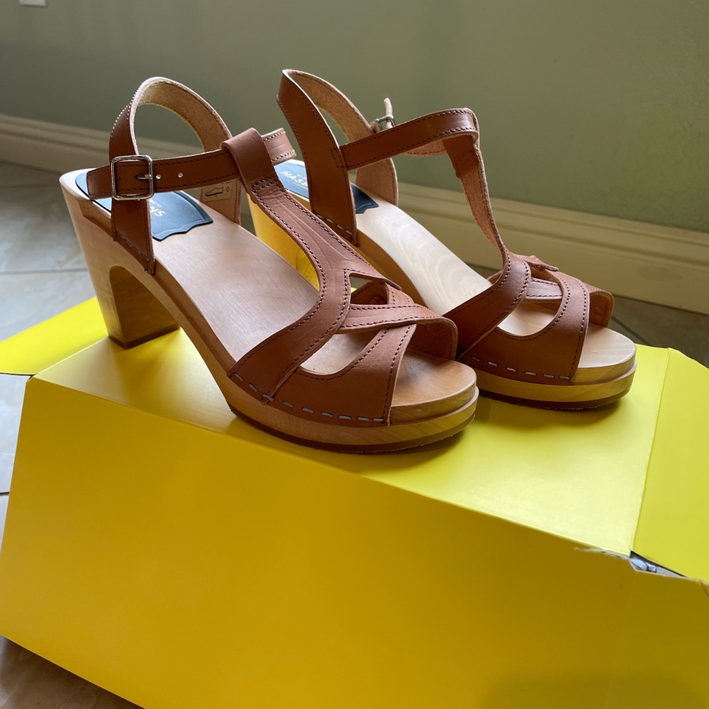 Swedish Hasbeens, Karolina, 37 in nature color.